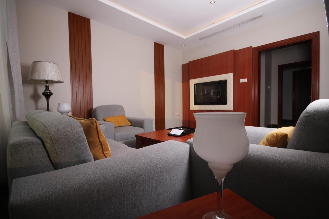 Tobal Al Zahra Hotel Apartments Dzsidda Kültér fotó