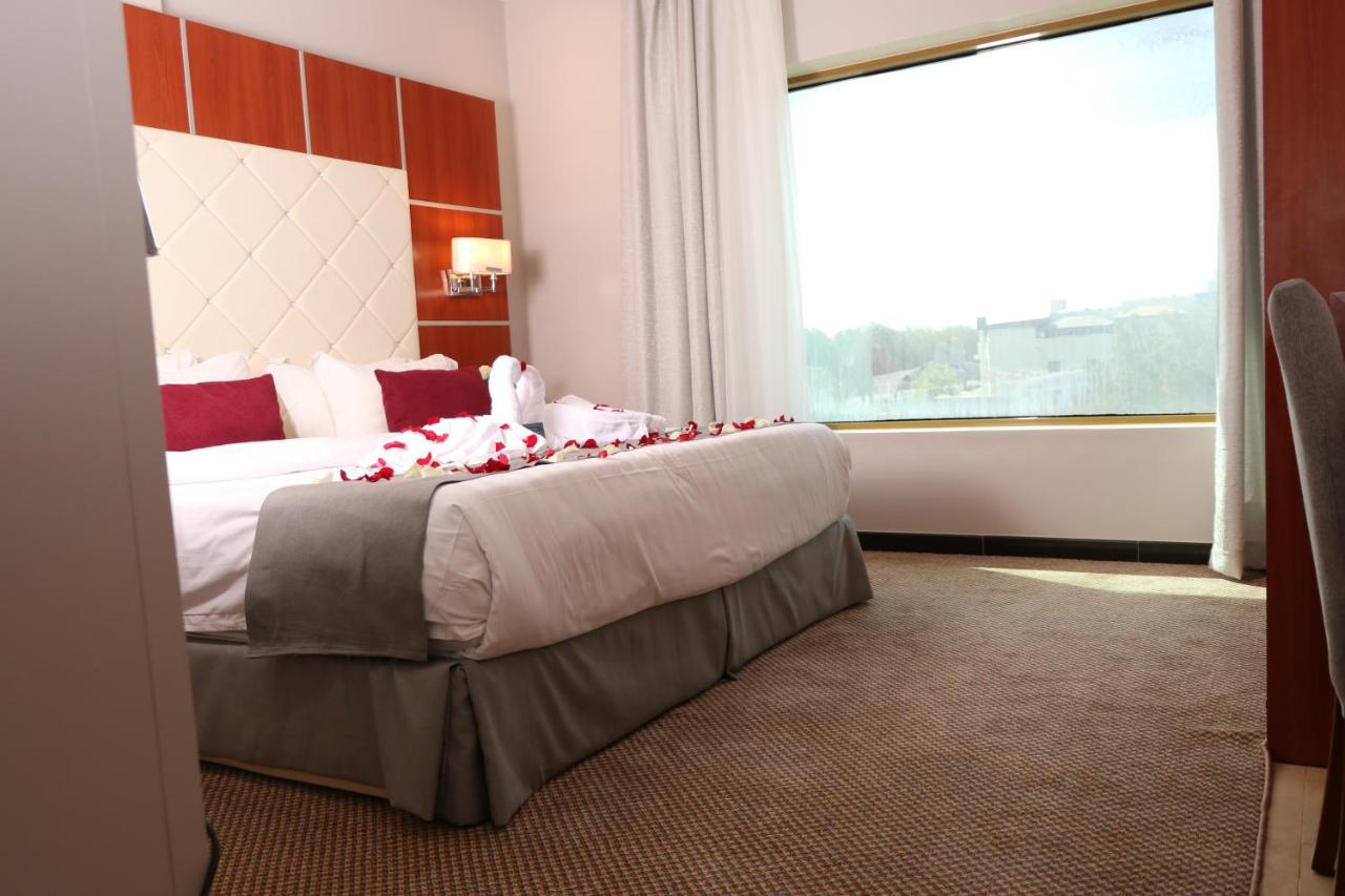 Tobal Al Zahra Hotel Apartments Dzsidda Kültér fotó